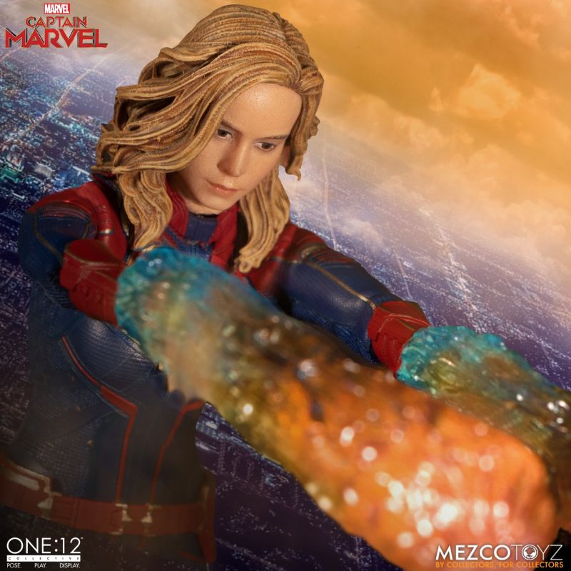 Mezco Toyz One 12 collective Captain Marvel