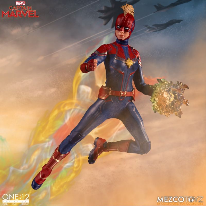 Mezco Toyz One 12 collective Captain Marvel